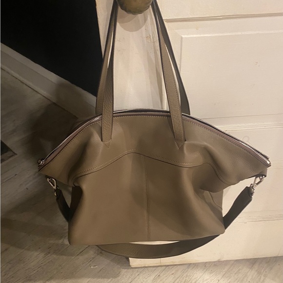 Vince camuto pebble taupe bag size 18/14 GC perfect for back to SCHOOL - Picture 10 of 16